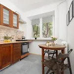 Lejlighed Przytulny I Tradycyjny Na Parterze W Centrum Warszawy By Renters *