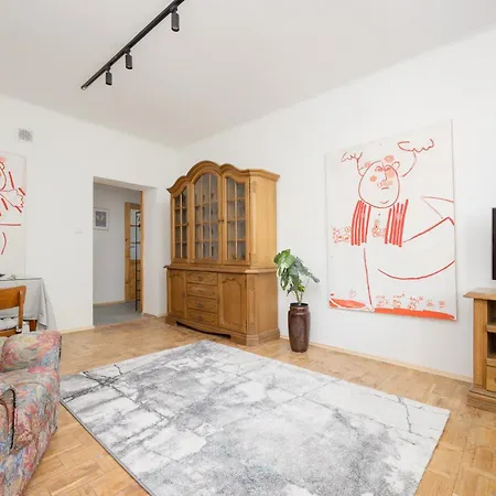 Przytulny I Tradycyjny Na Parterze W Centrum Warszawy By Renters *