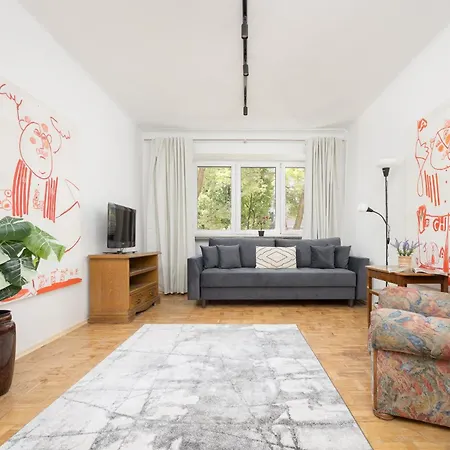 Przytulny I Tradycyjny Na Parterze W Centrum Warszawy By Renters