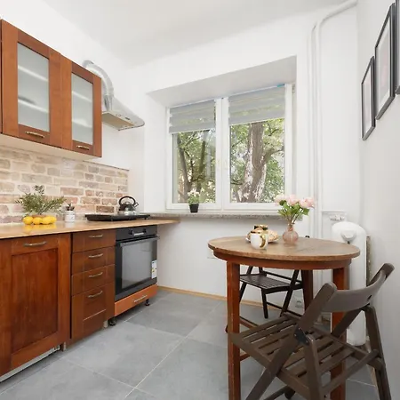 Apartmán Przytulny I Tradycyjny Na Parterze W Centrum Warszawy By Renters *