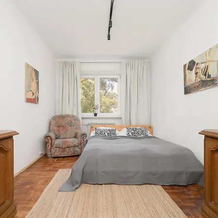 Przytulny I Tradycyjny Na Parterze W Centrum Warszawy By Renters * ורשה