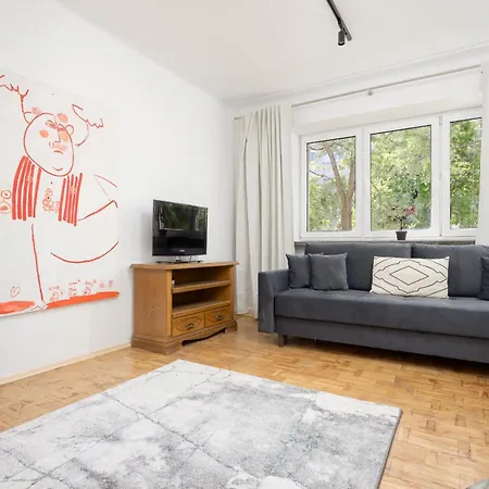 Przytulny I Tradycyjny Na Parterze W Centrum Warszawy By Renters