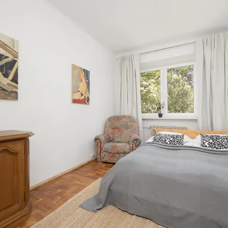 Przytulny I Tradycyjny Na Parterze W Centrum Warszawy By Renters Varsóvia